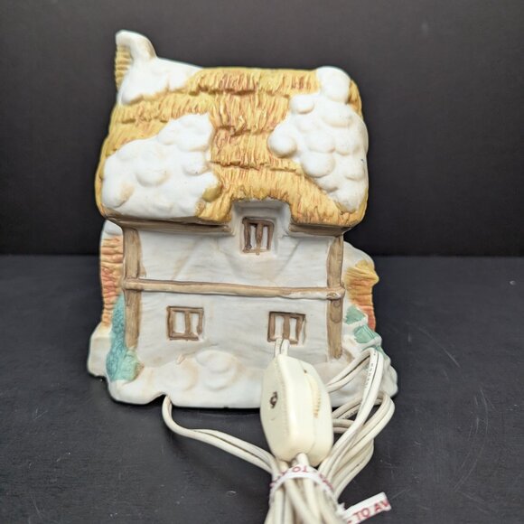 Christmas Cottage House Ceramic Thatched Roof Christmas Village Building Working - Picture 7 of 9